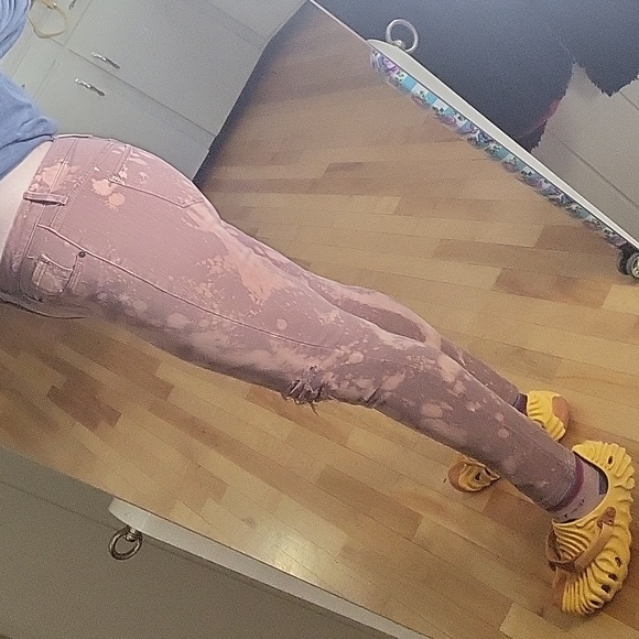 Mossimo distressed rose colored jeans - Picture 4 of 5